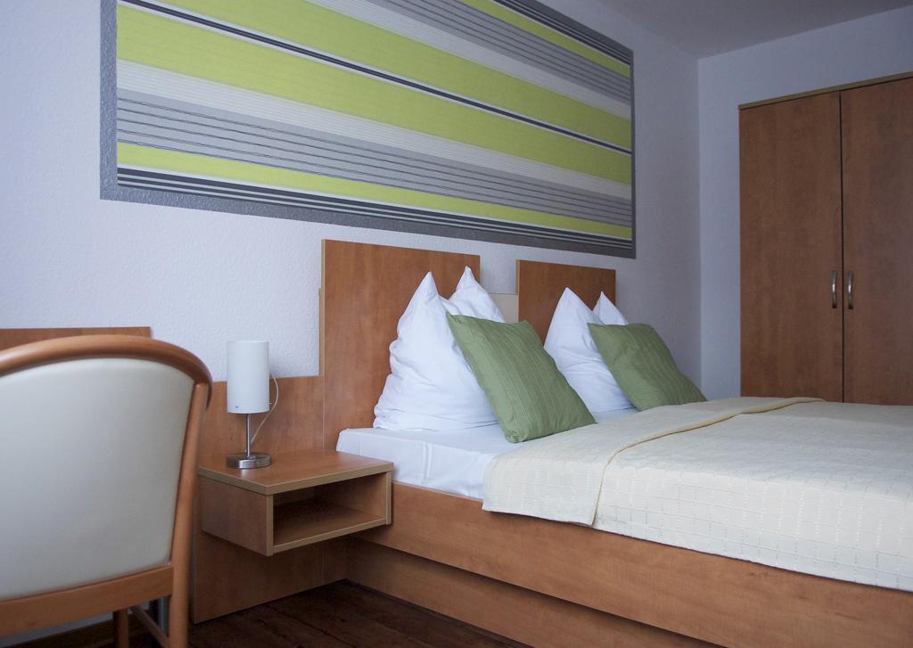 Hotel Vier Loewen Traben-Trarbach Room photo