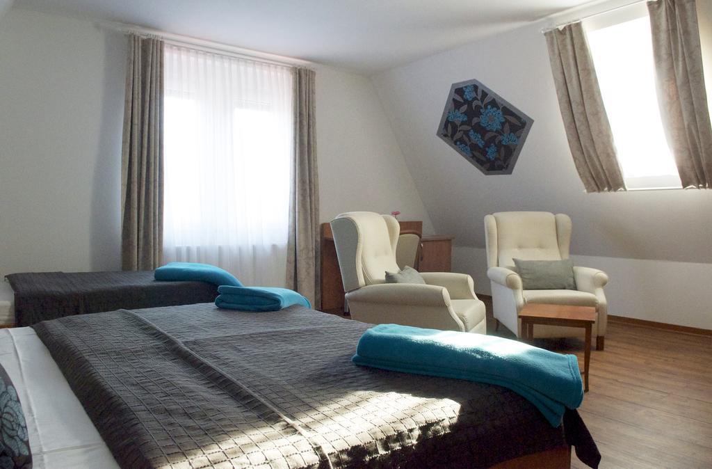 Hotel Vier Loewen Traben-Trarbach Room photo